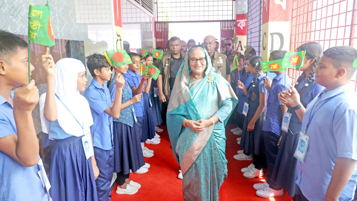 Be prepared for going to moon: PM to children